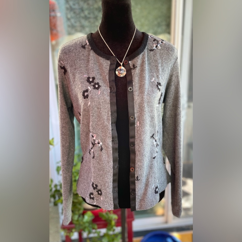 90's Retro Vintage Embroidered Floral Cardigan